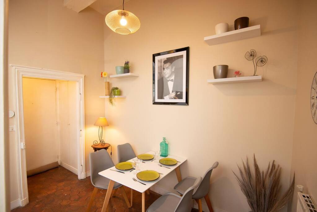La Belle Pierre - Appartement De Charme Tres Calme En Coeur De Ville Auxerre Exterior foto