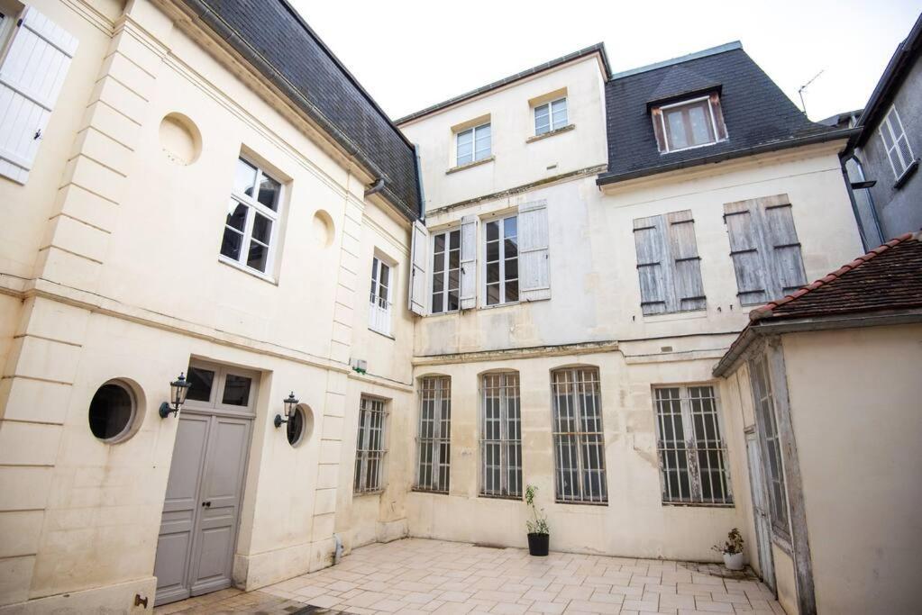 La Belle Pierre - Appartement De Charme Tres Calme En Coeur De Ville Auxerre Exterior foto